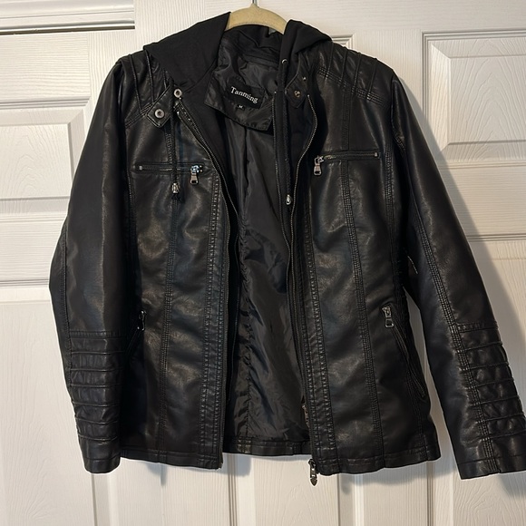 Faux leather jacket with removable zip in hoodie NEVER WORN. - Picture 4 of 4